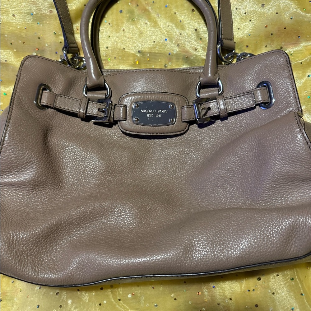 MICHAEL KORS “HAMILTON”SHOULDER BAG TAUPE PEBBLED LEATHER SILVER HARDWARE